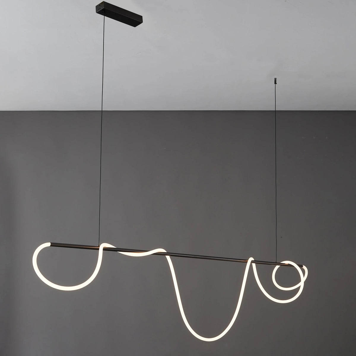 Black Ondine wave LED linear pendant light, 78.7 in, lit