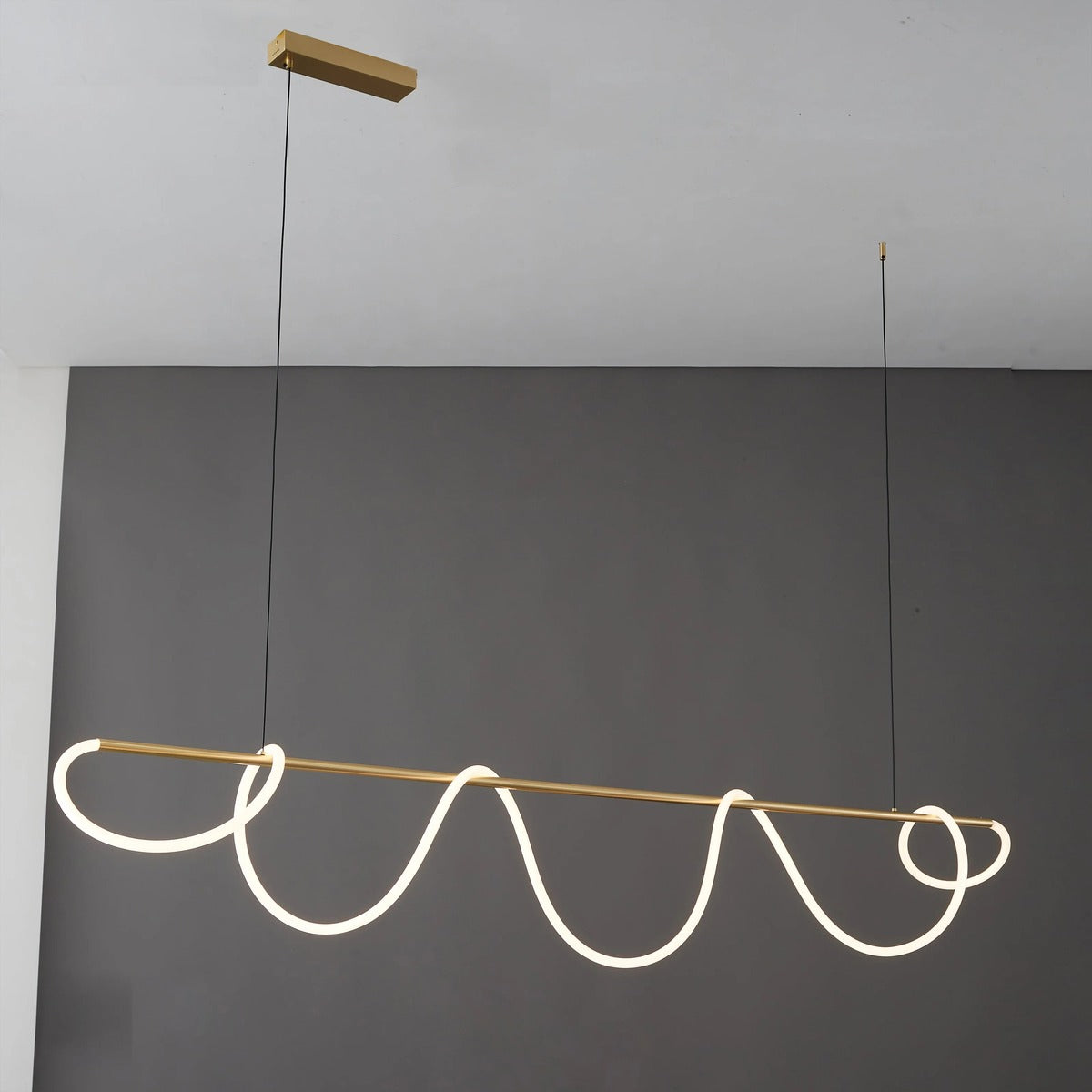 Gold Ondine wave LED linear pendant light, 78.7 in, lit