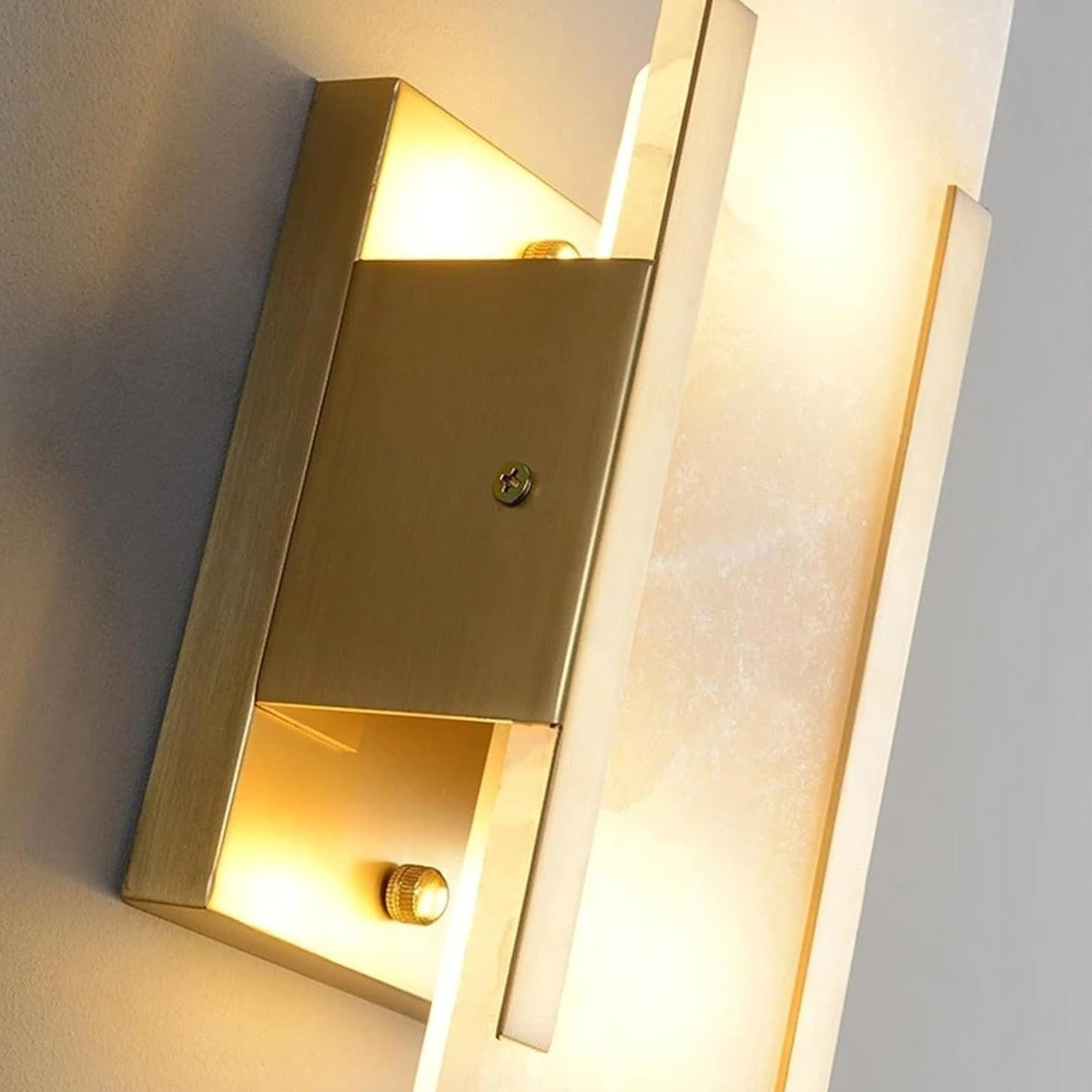 Pietra gold backplate and frame detail