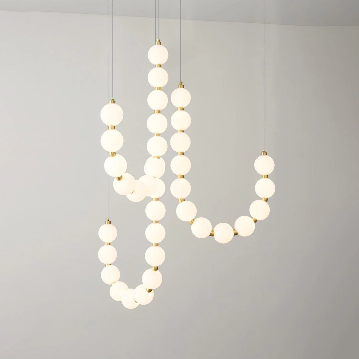 Acrylic Pearl Necklace Chandelier – product image 15