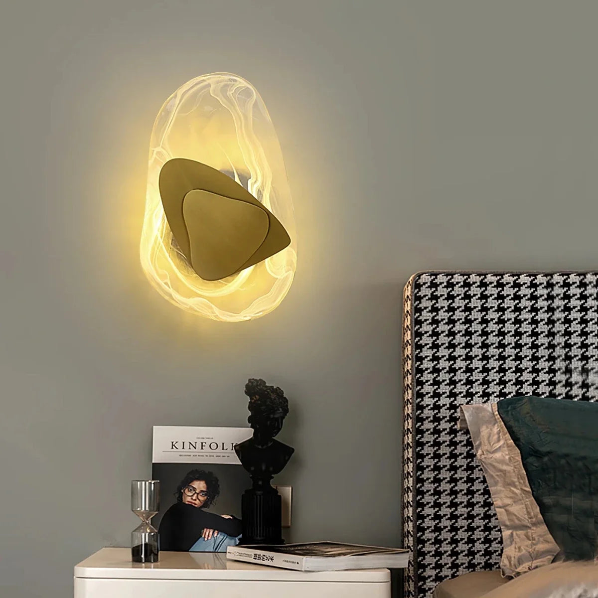 Curved Metal Arc Wall Sconce — Postmodern Nordic Style | CROISSANT™