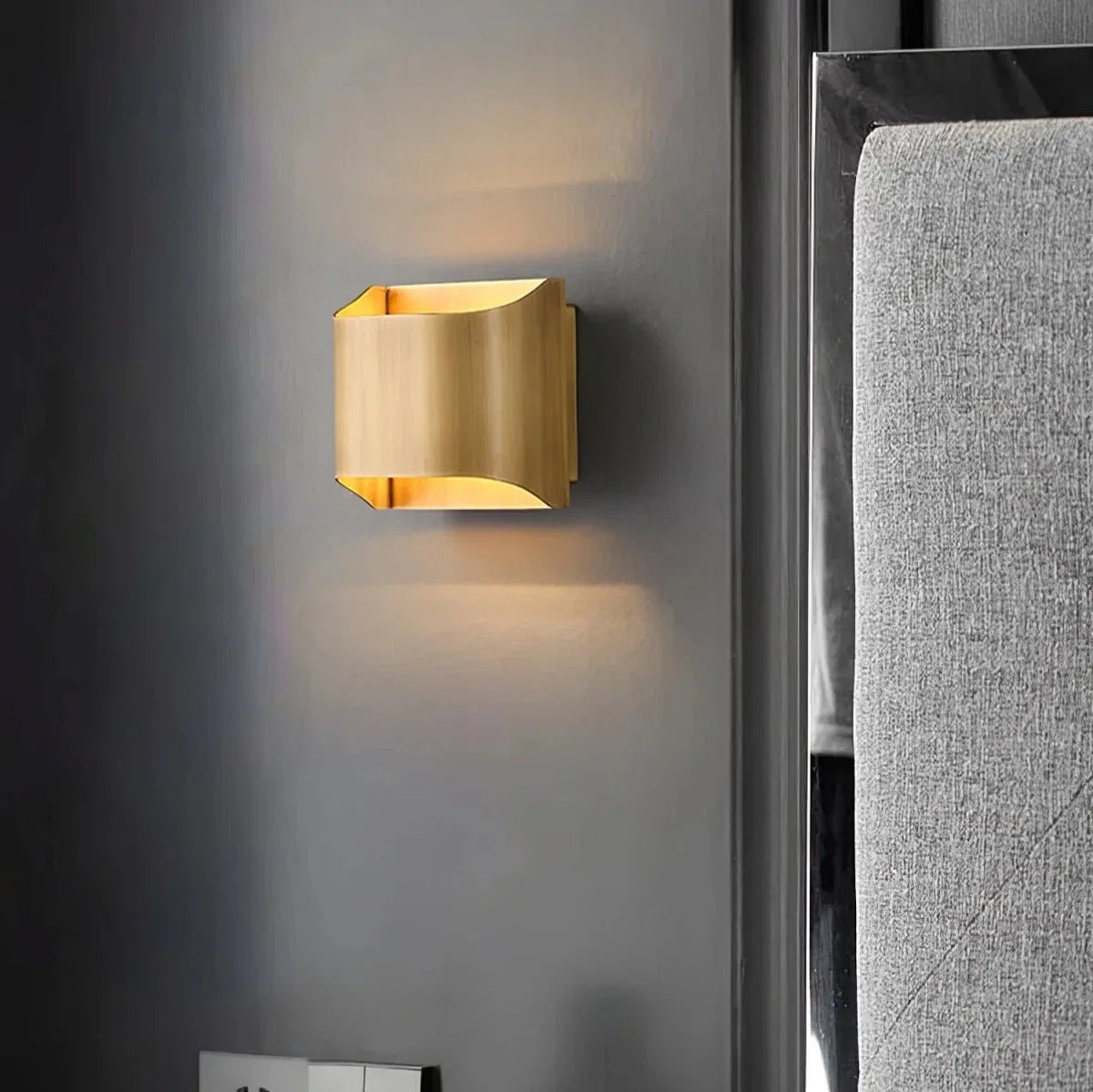 Solid Brass Minimalist Wall Sconce — Cottage Style | TRINGLE™