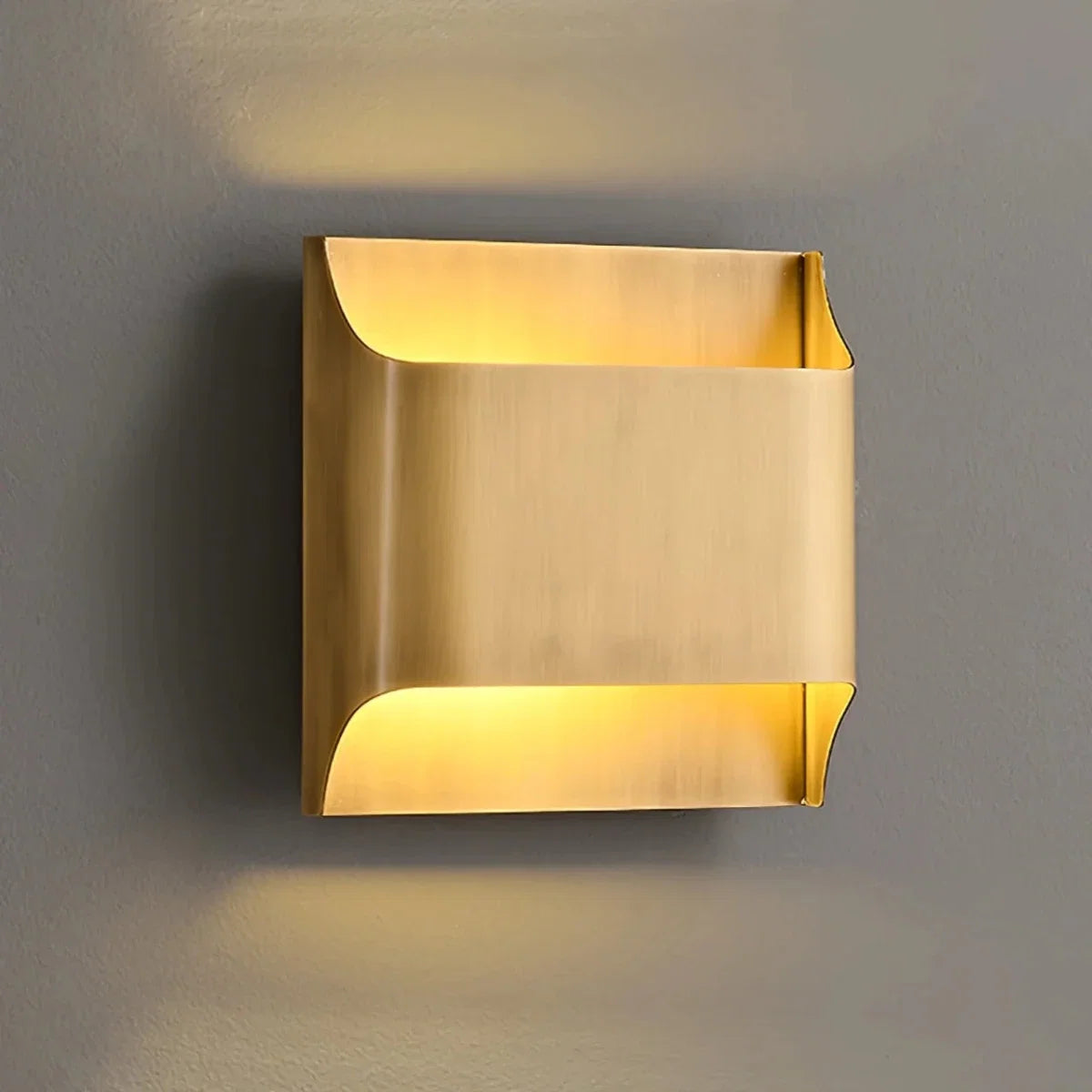 Solid Brass Minimalist Wall Sconce — Cottage Style | TRINGLE™