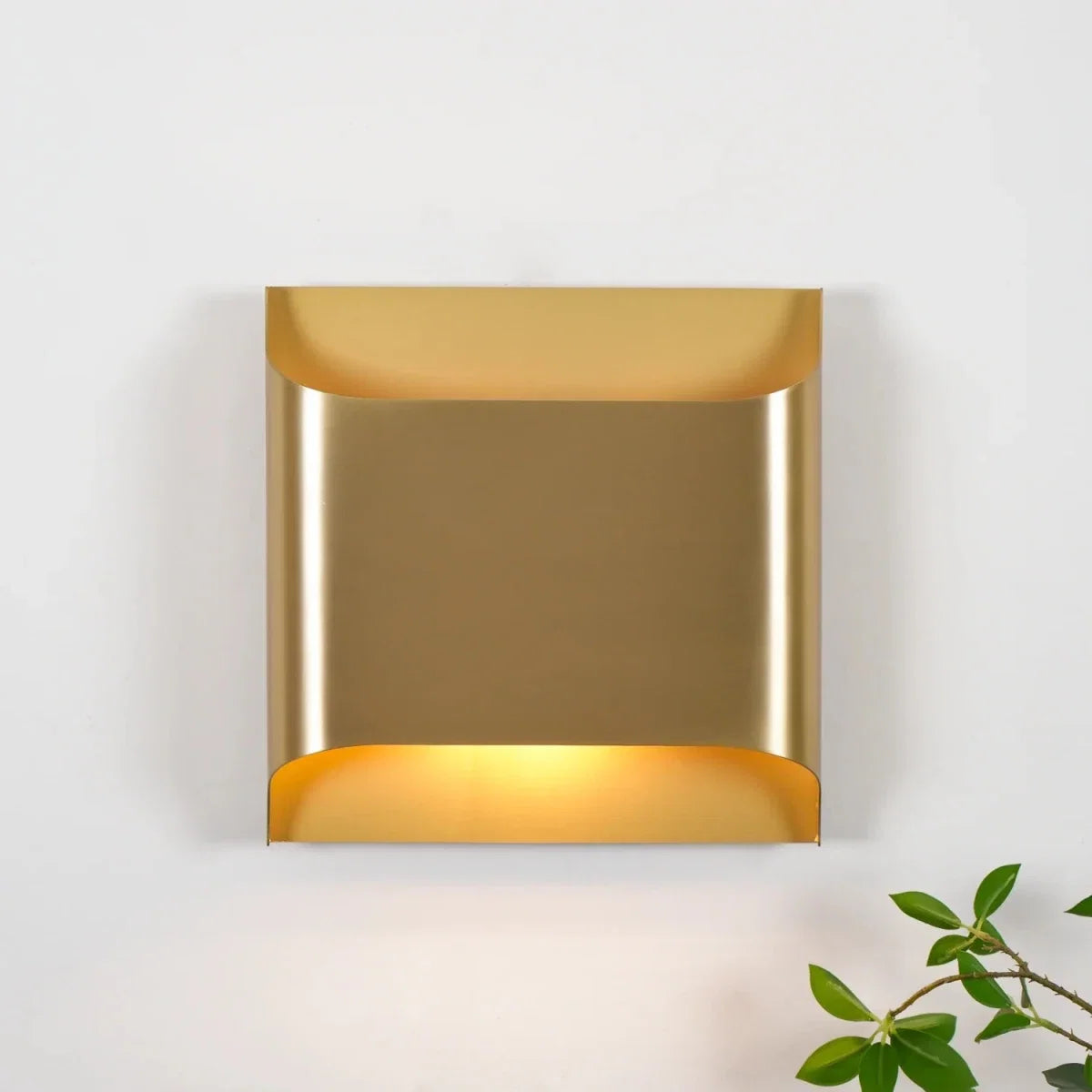 Solid Brass Minimalist Wall Sconce — Cottage Style | TRINGLE™