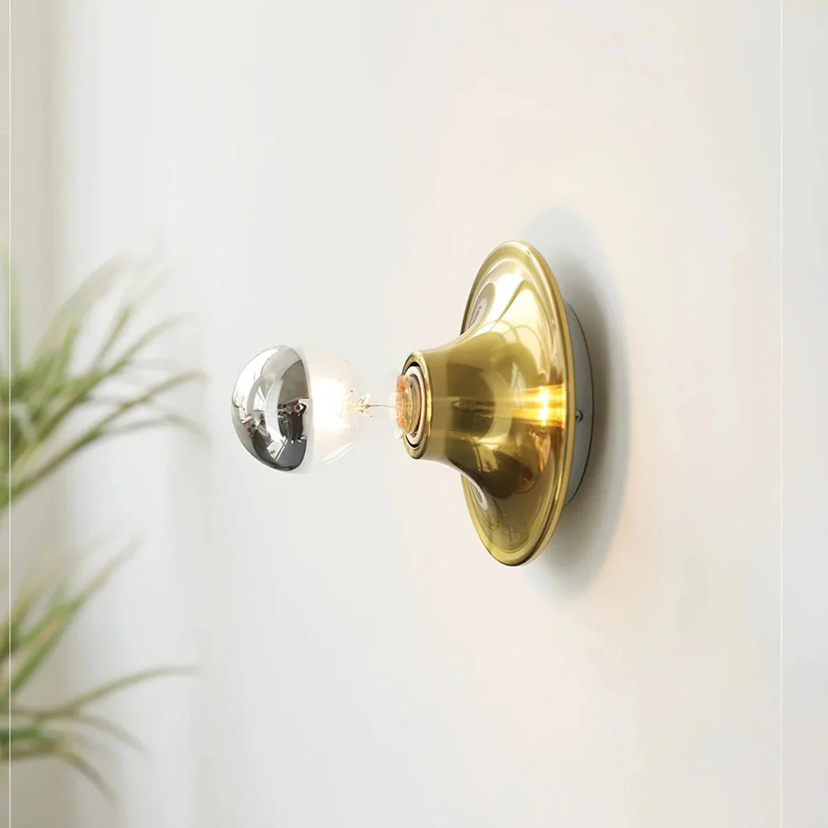 Round Retro Wall Sconce — Small Creative Nordic Bedside Style | JETON™
