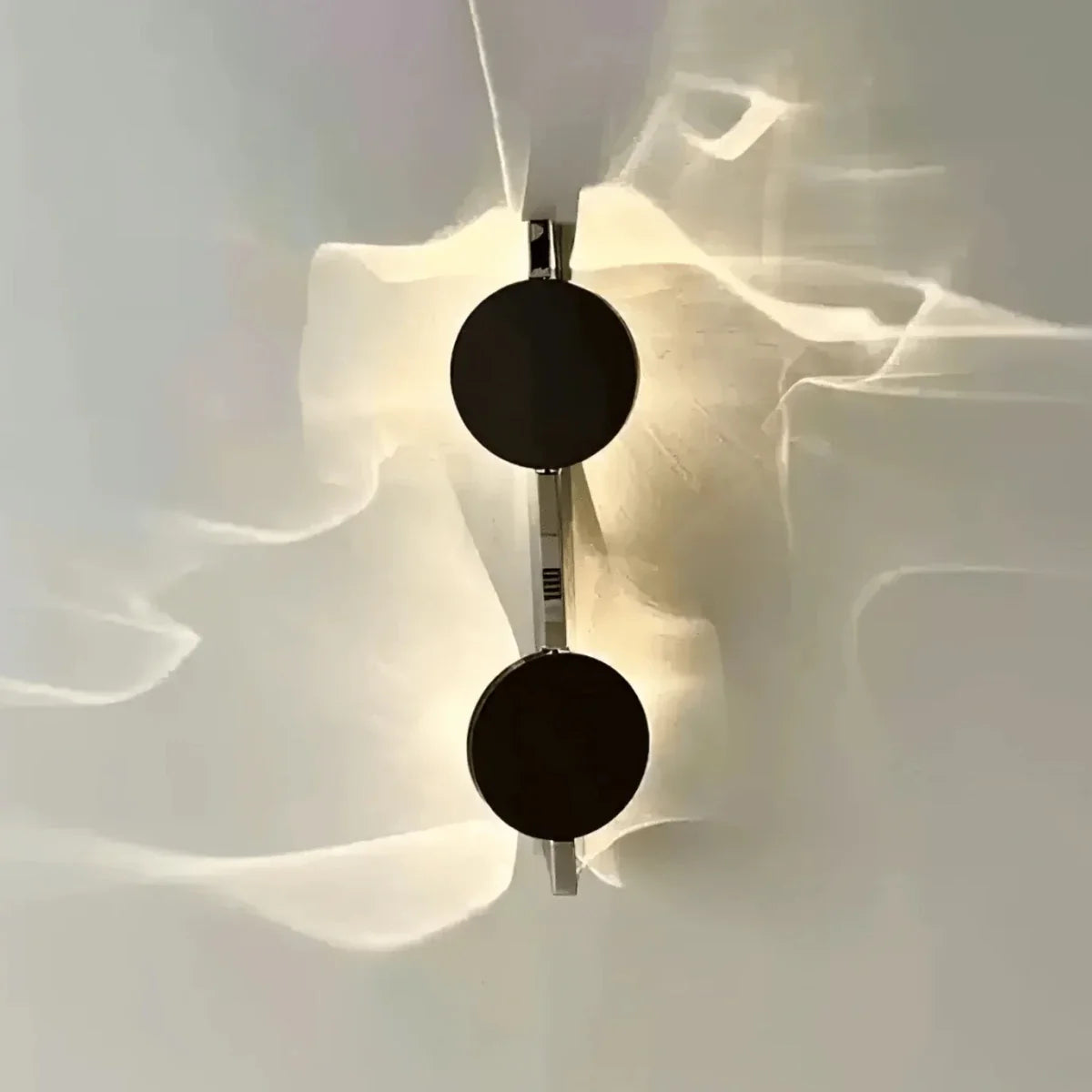 Ridged Aluminum Shadow Wall Sconce — Modern Bedside Style | STRIÉ™