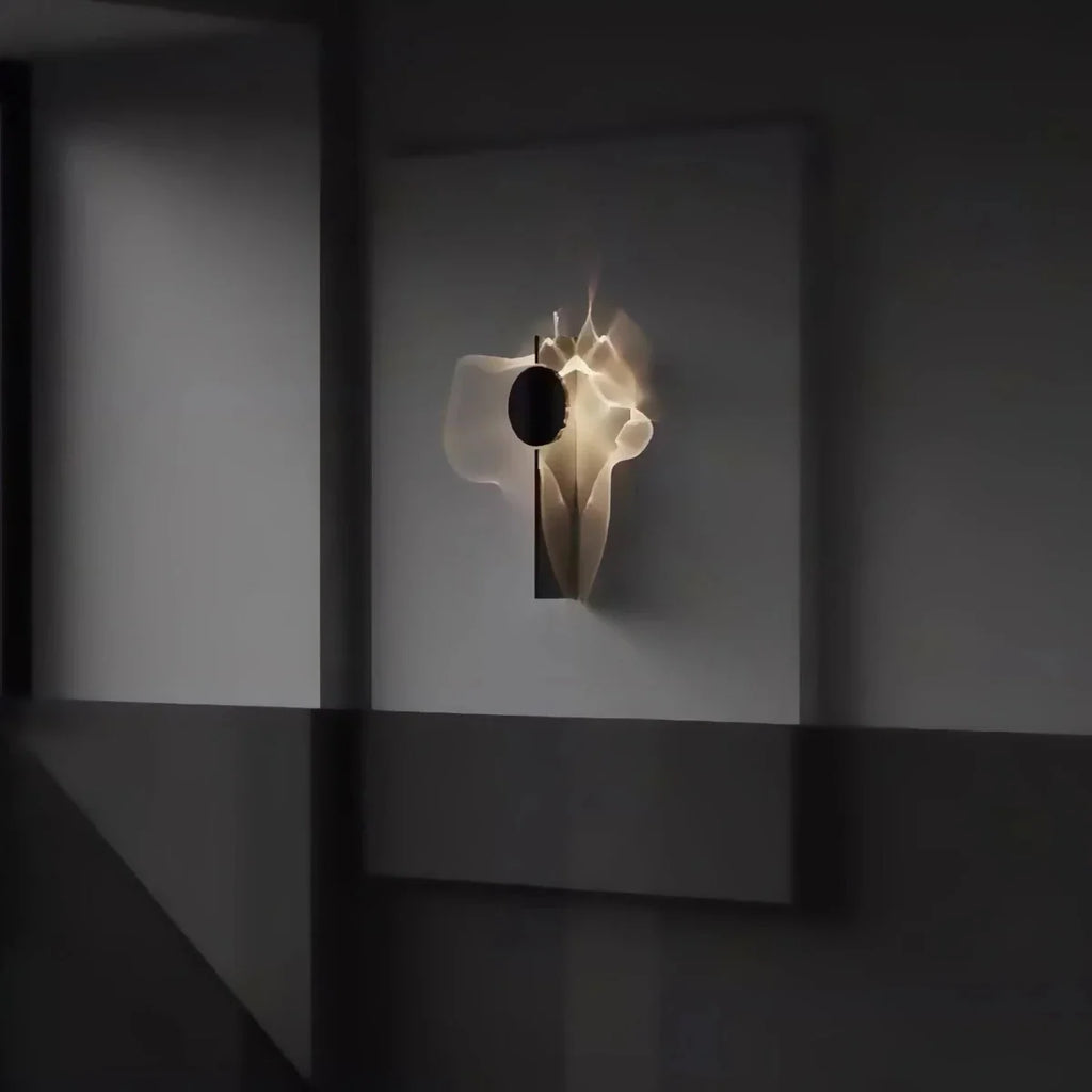 Ridged Aluminum Shadow Wall Sconce — Modern Bedside Style | STRIÉ™