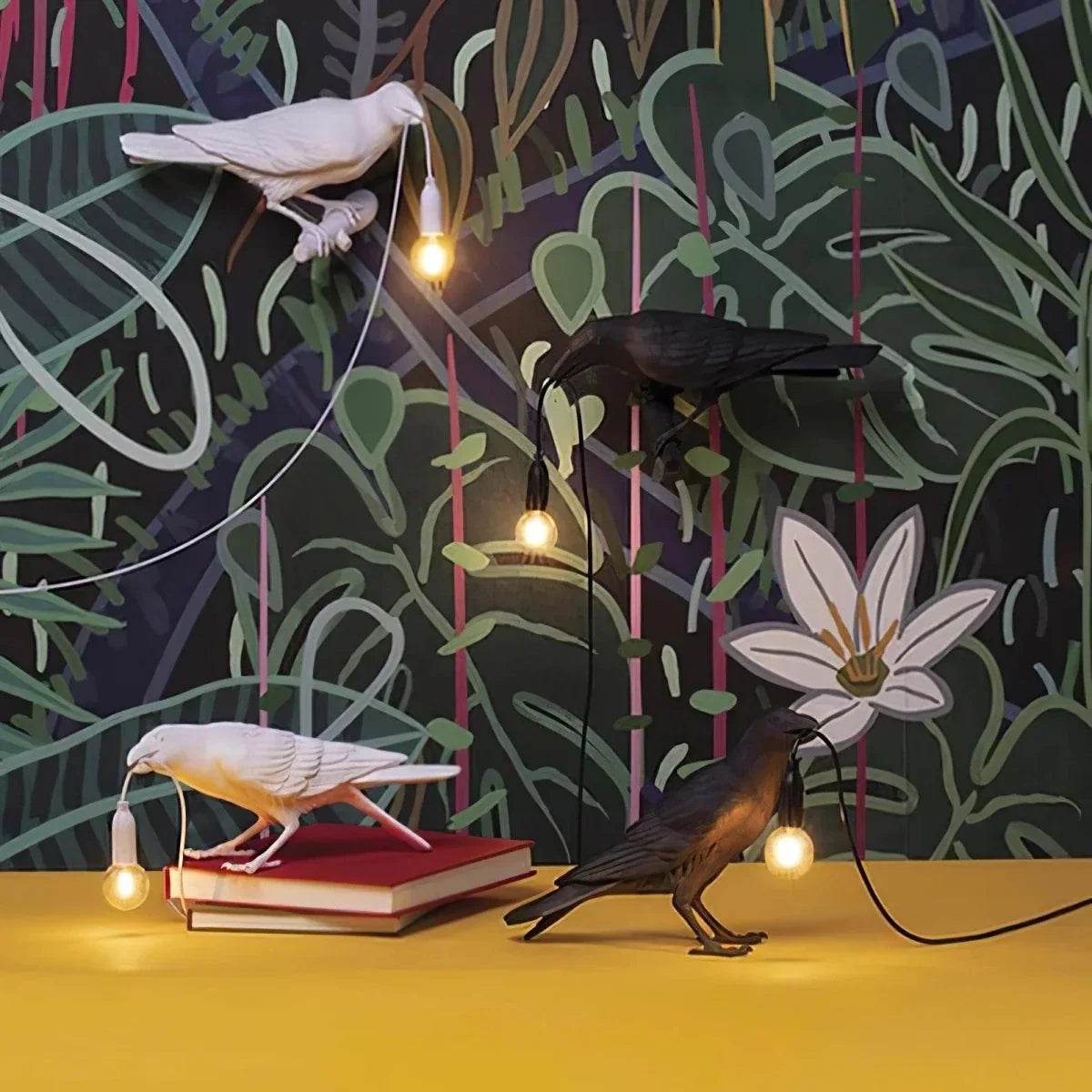 Sculptural Resin Crow Table Lamp — Playful Style | CORBEAU™