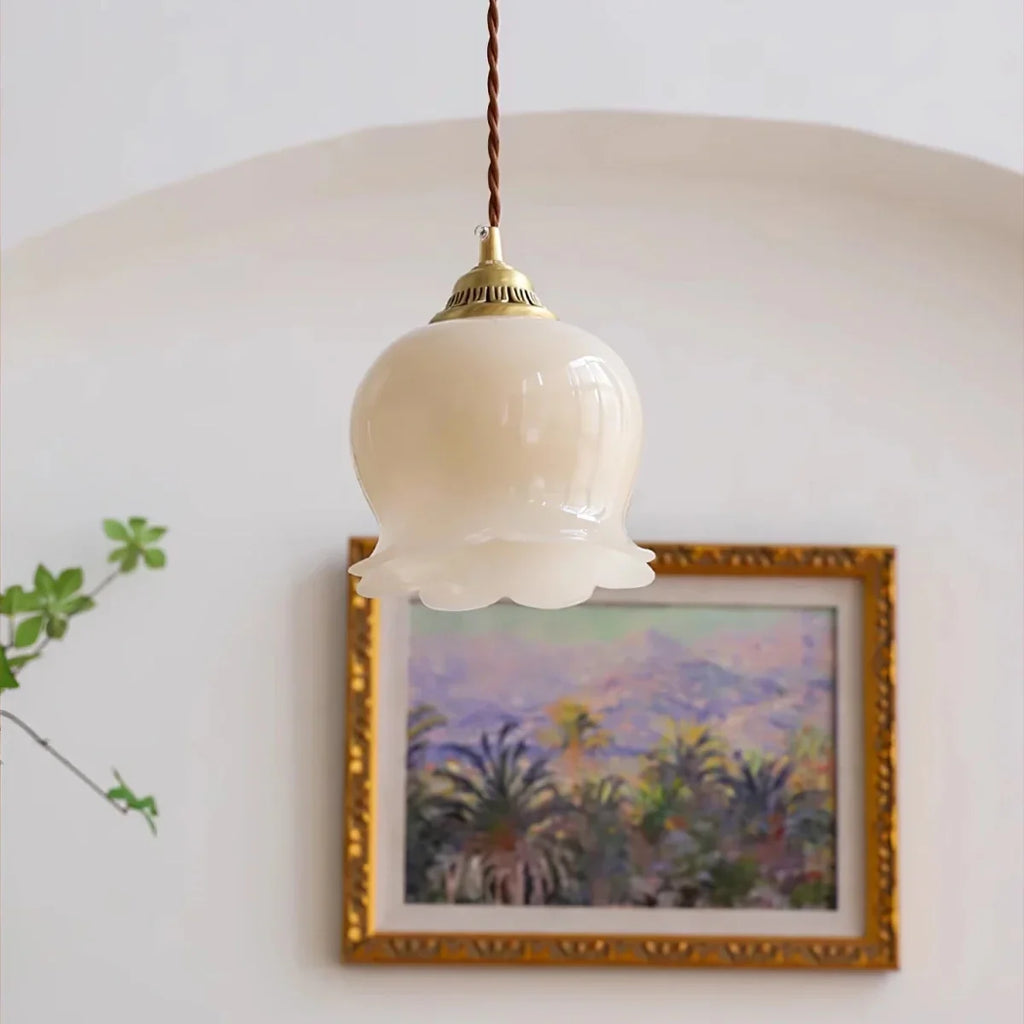 Cream Metal Flower Pendant — Vintage American Style | CAMÉLIA™