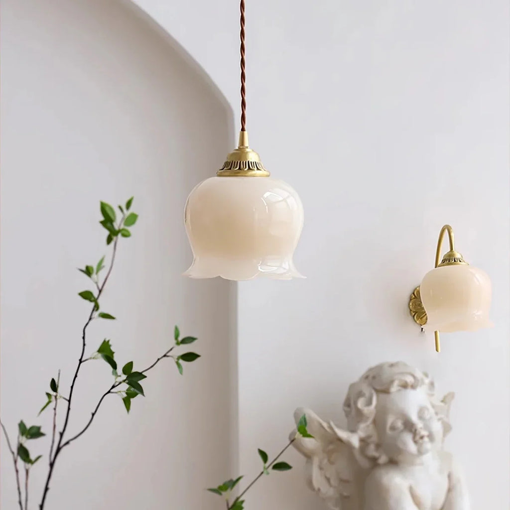Cream Metal Flower Pendant — Vintage American Style | CAMÉLIA™